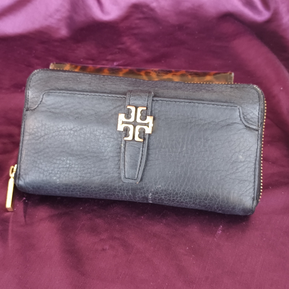 Tory Burch Black Leather Wallet with Gold Accent - Picture 7 of 16
